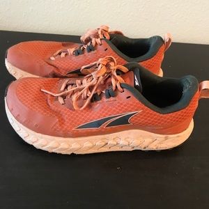 Altra Outroad orange size 8 womens